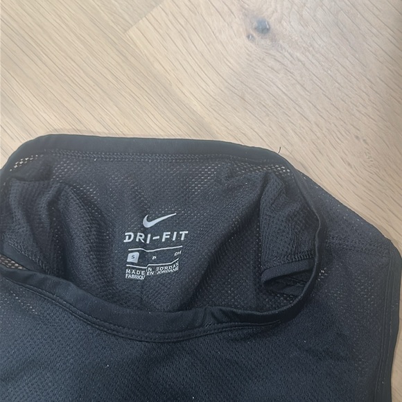 NIKE black mesh cropped tank top - Picture 3 of 3